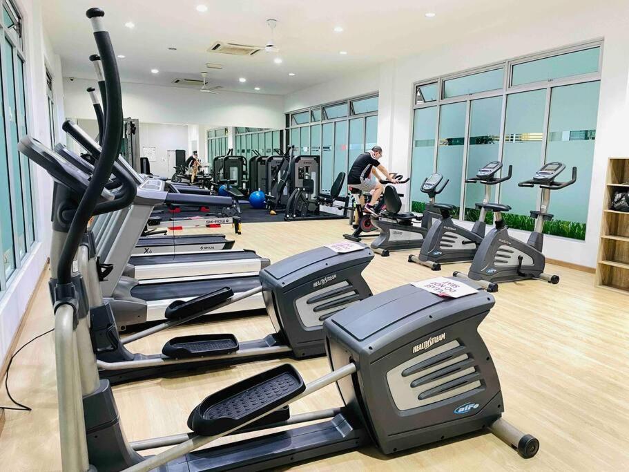 High Floor Studio Austin Regency Mount Austin W Balcony 3 Plus 1Pax 5 Mins Aeon Johor Bahru Buitenkant foto